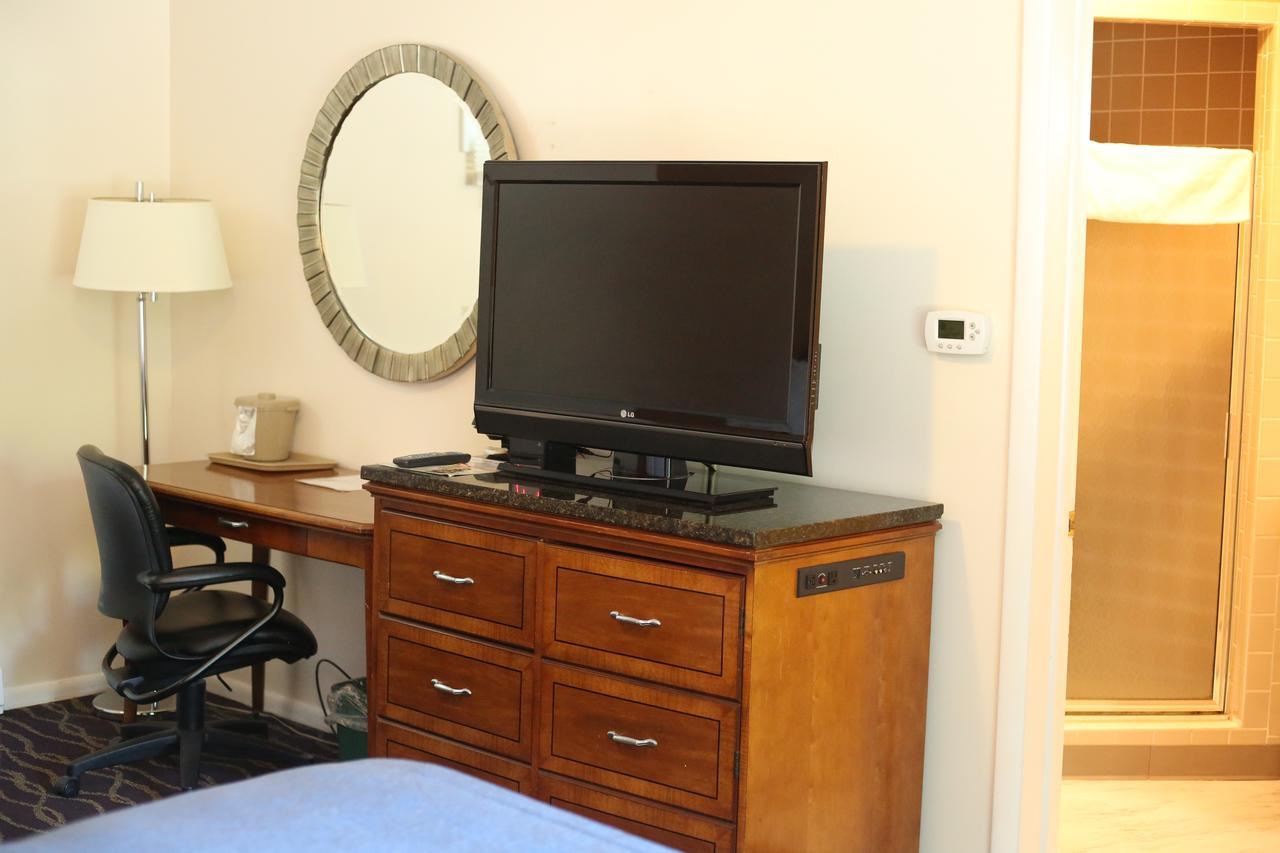 Cozy Corner Motel 2*
