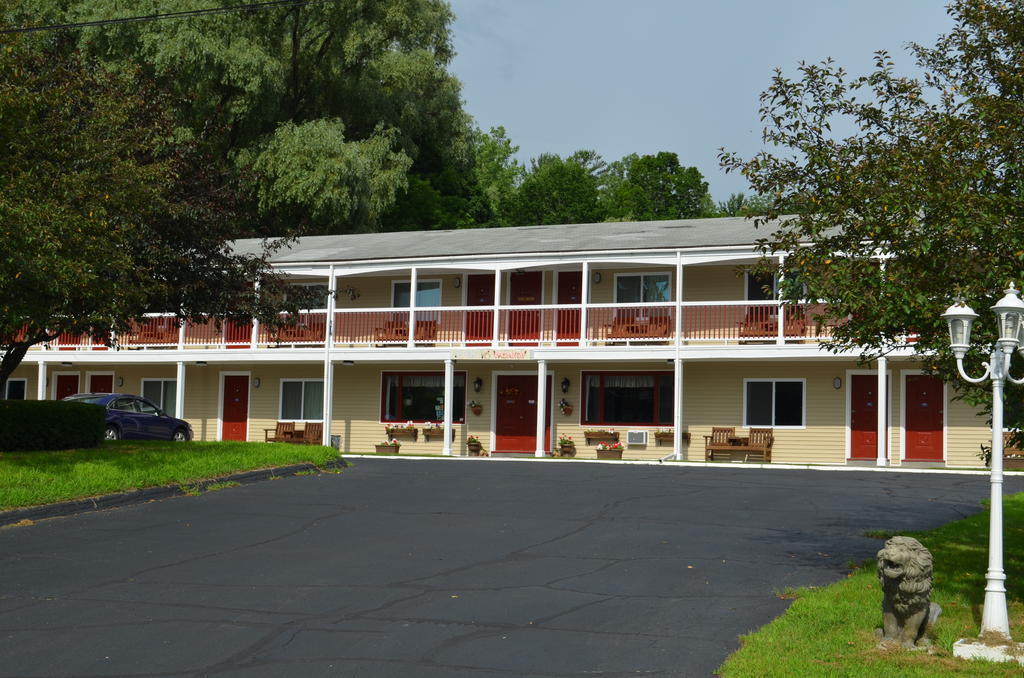 Cozy Corner Motel 2*